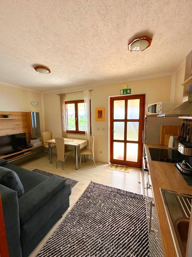 Apartments Plavcic Пломин Экстерьер фото